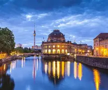 德国杯赛前再迎强敌；法兰克福单刀错失；主帅态度：压力陡增；控场能力受关注的简单介绍