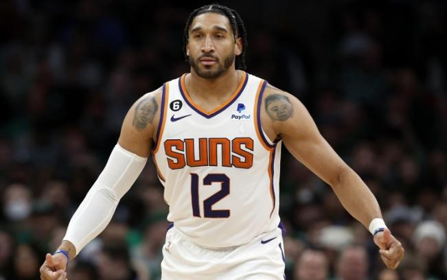 赛前犹他爵士调整名单以备欧超杯，伤情更新环节打磨，更衣室稳定，阵容厚度经受考验(密尔沃基雄鹿vs犹他爵士)