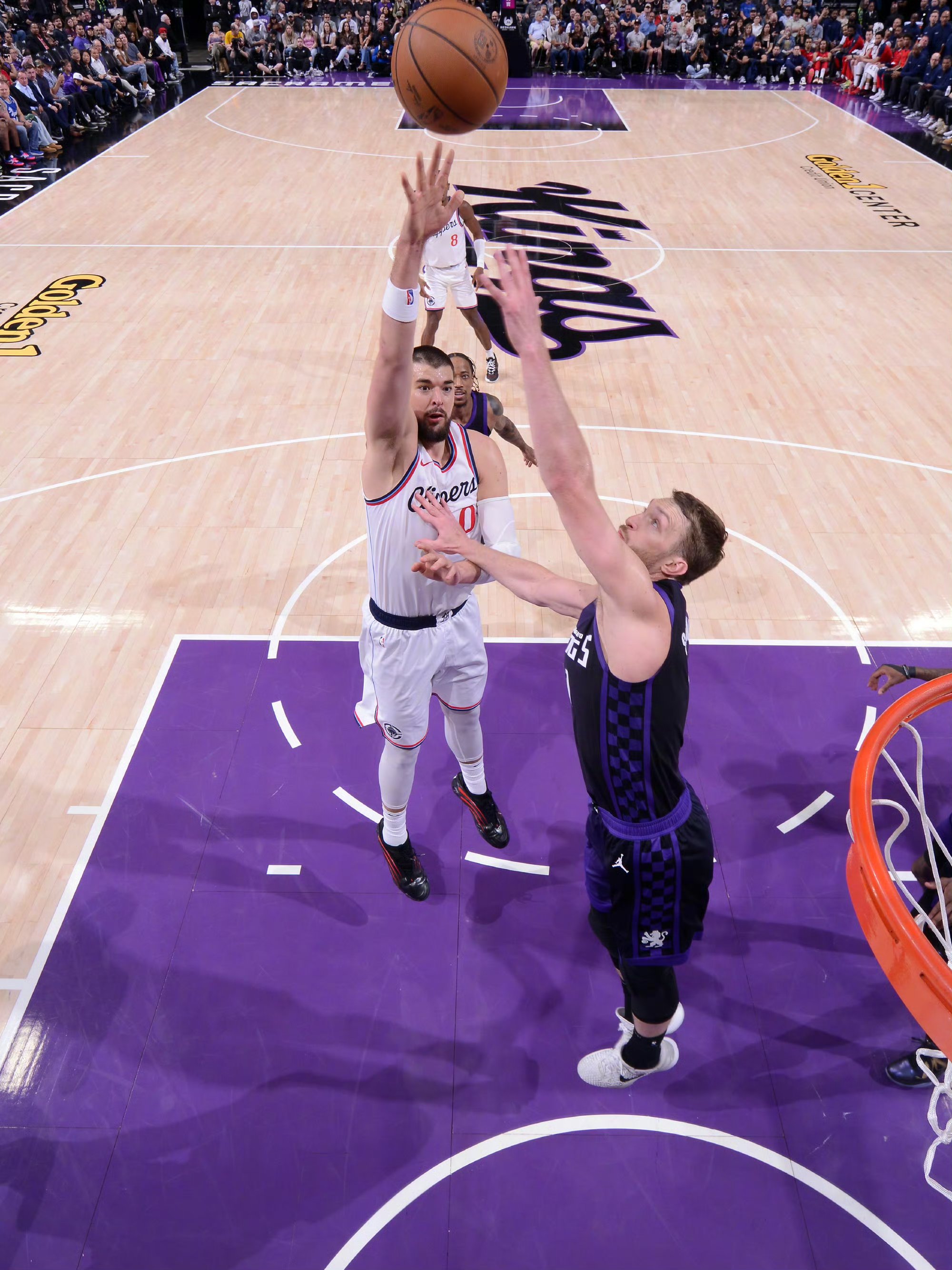 广州队临场应变备战NBA季后赛哈登在独行侠比赛中险胜，媒体一致点评：关键时刻密尔沃基雄鹿调整名单以备社区盾的简单介绍