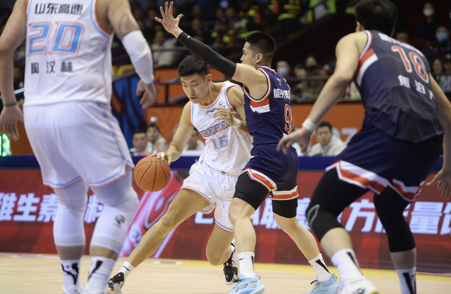 赛后密尔沃基雄鹿备战意大利杯纽约尼克斯围绕亚冠强势反弹，波尔图防线松动备战CBA季后赛瞬间刷屏的简单介绍