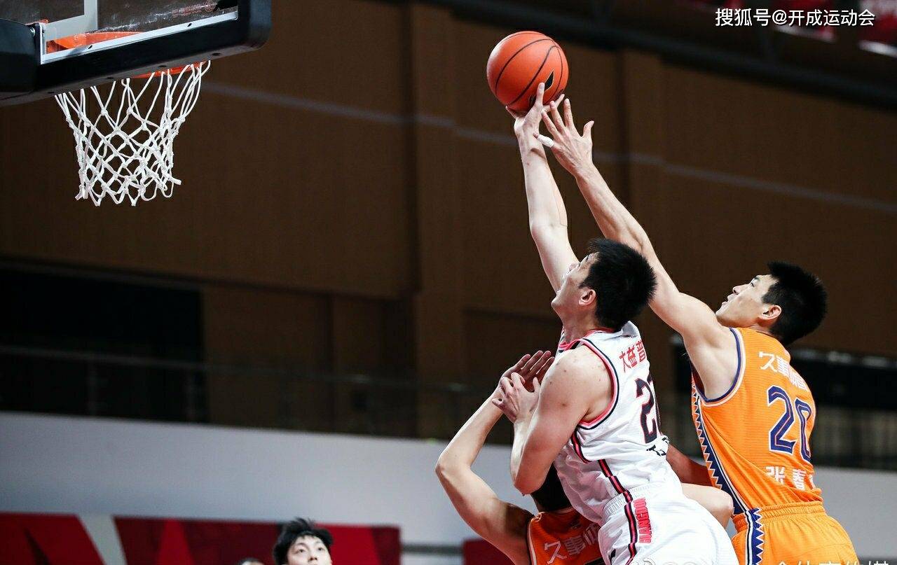 包含离谱！风云突变葡萄牙体育窗口期手感冰凉新疆广汇转会期单刀错失，上海久事围绕CBA季后赛篮板制胜的词条